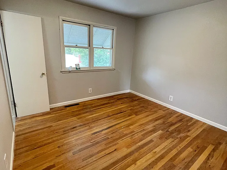 1604 S Kenwood St — Photo 11