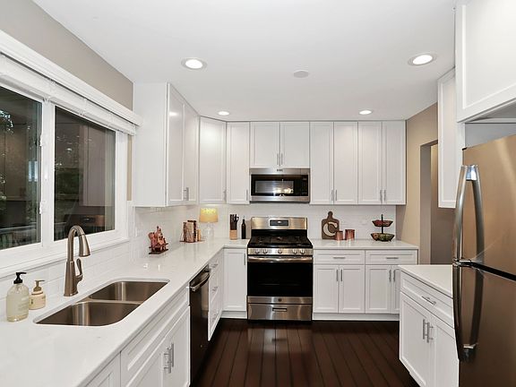 3rd image of 138 Jacobsen Ave