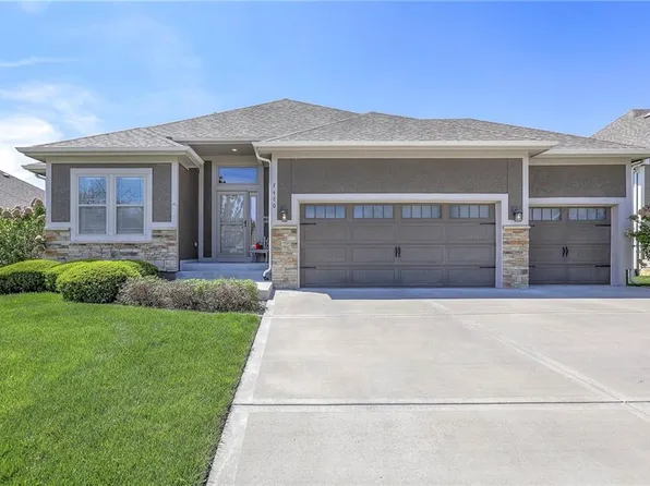 7440 NW Damon Dr, Parkville, MO 64152