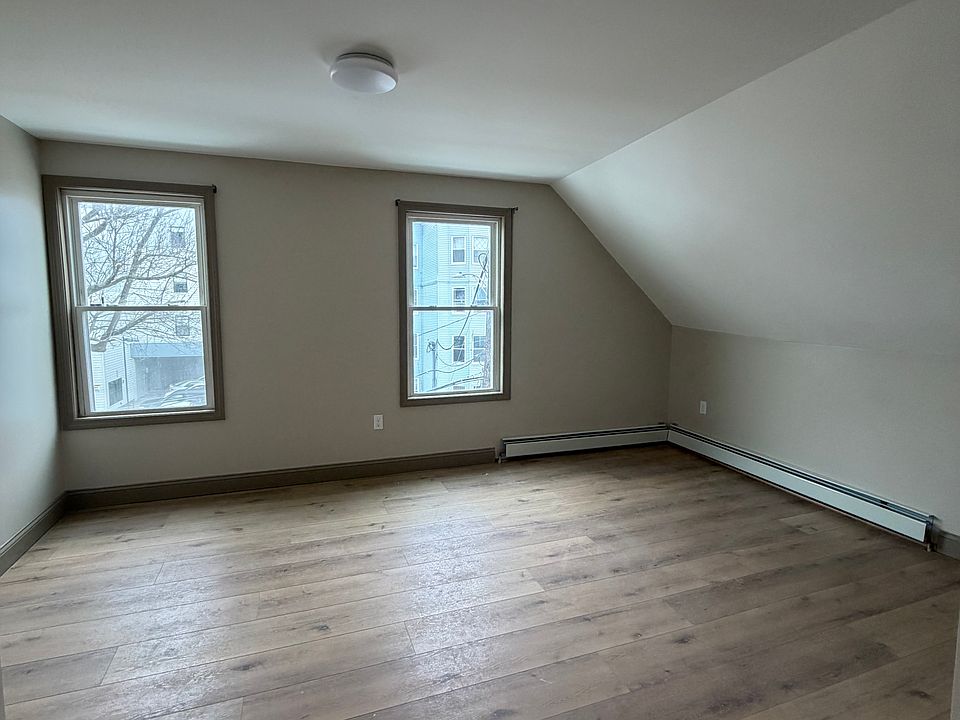 1st image of 39 Knox St #5