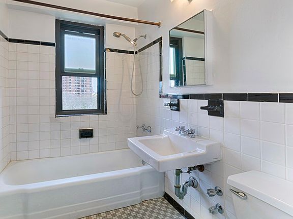 4th image of 212 E Broadway APT G607