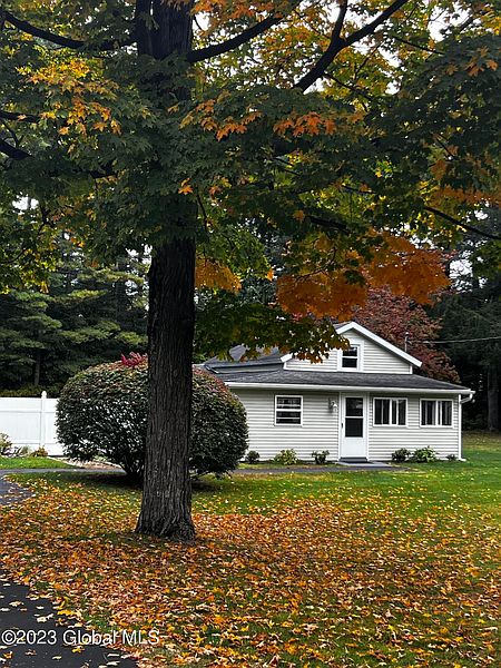 3rd image of 85 Aviation Road