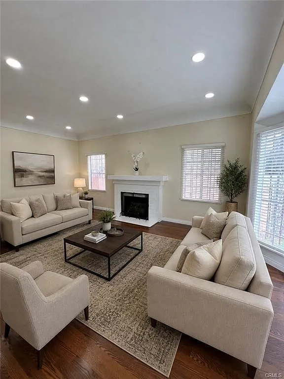 2 bed, 3116 sqft, $2,900 — Photo 3