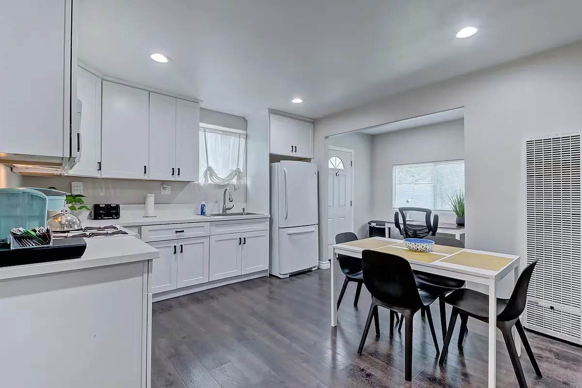 2 bed, 600 sqft, $3,000 — Photo 4