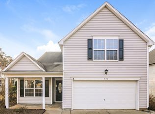 553 Texanna Way, Holly Springs, NC 27540