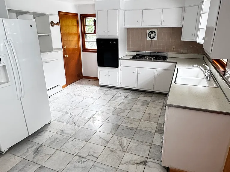 156 Putnam Ave — Photo 4