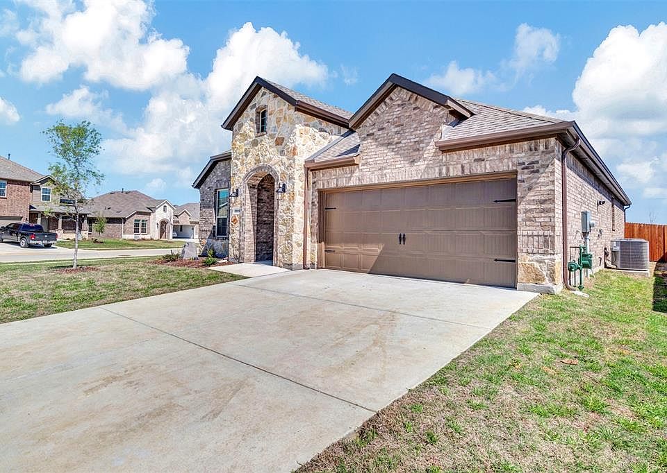 1st image of 3016 Pondside Ln