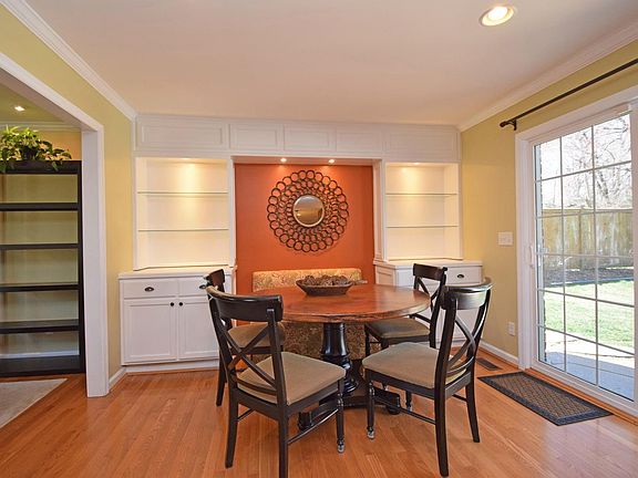 5th image of 979 Chesterton Way