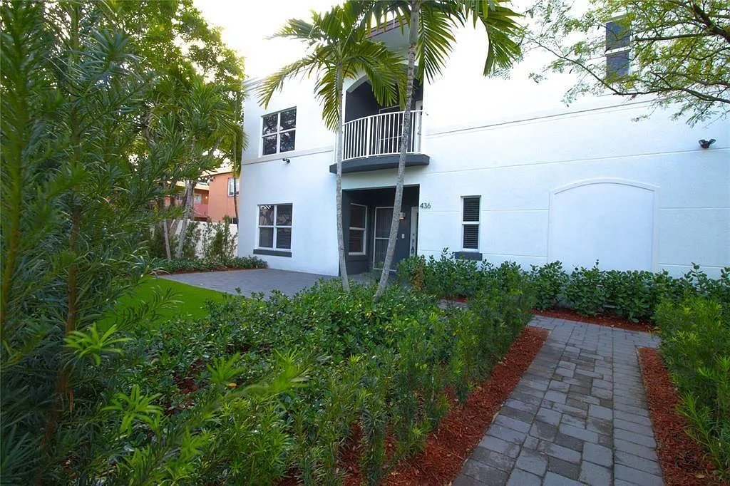 3 bed, 2.5 bath, 1620 sqft, $3,800 — Photo 4