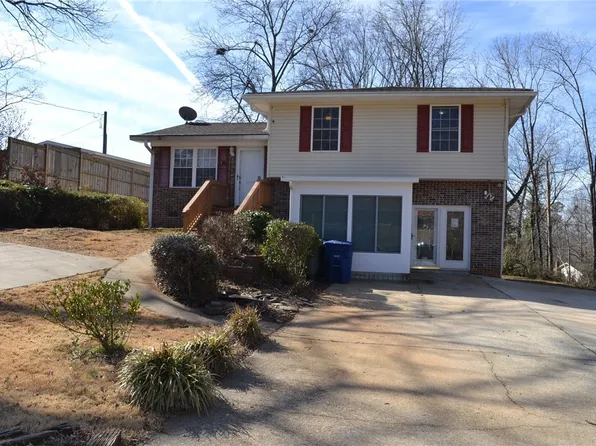 1010 S Hillcrest Dr, Seneca, SC 29678