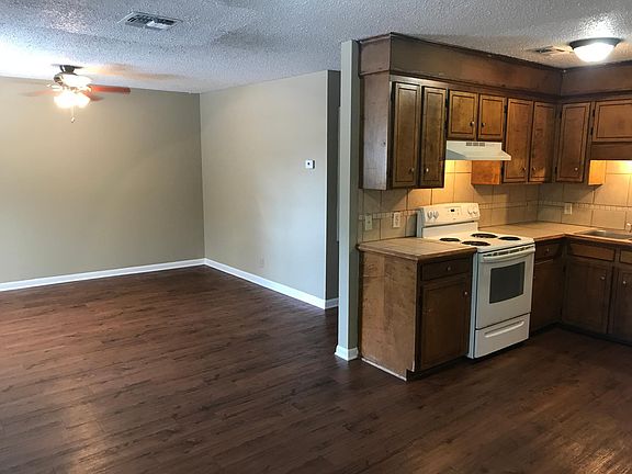 5th image of 327 Victoria Dr APT 3C