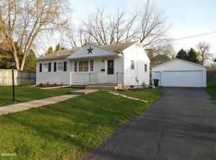 25 Coates Pl, Freeport, IL 61032