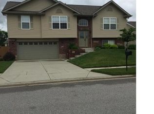 901 Pacific Crossing Dr, O'Fallon, IL 62269