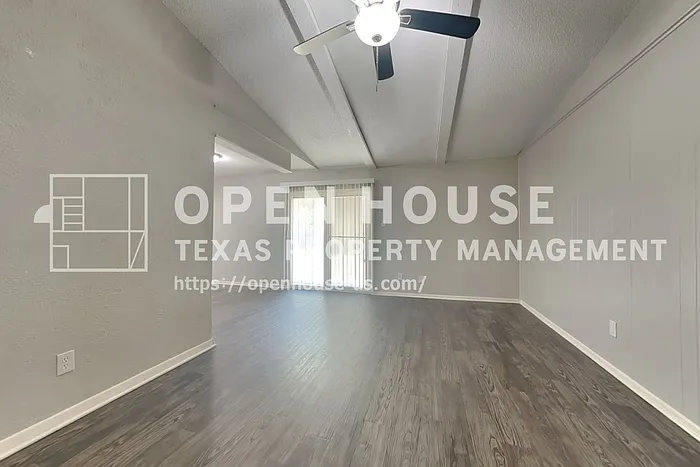 3 bed, 2.0 bath, 1247 sqft, $2,025 — Photo 4