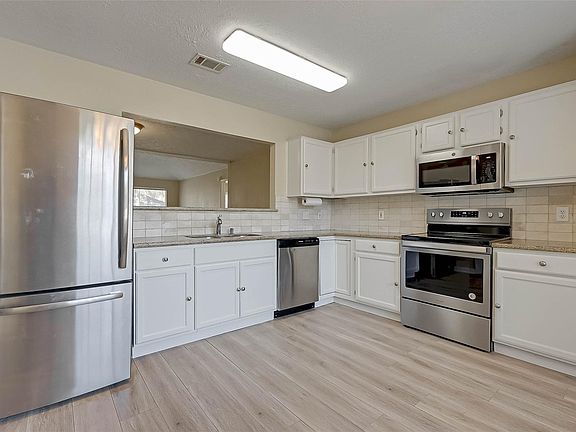 5th image of 2928 Laurelridge Dr