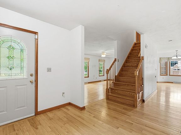 4th image of 8413 Sugar Pine Cir