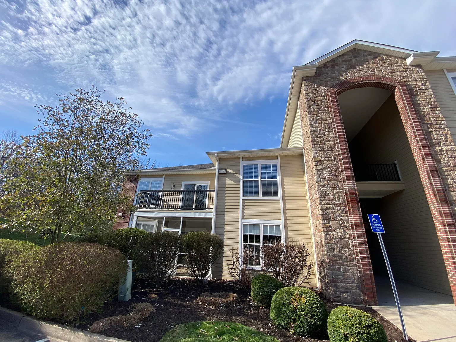 2 bed, 2.0 bath, 1009 sqft, $1,450 — Photo 1