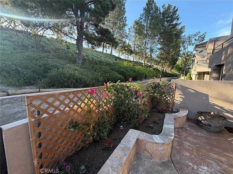 27 Tradewinds — Photo 21