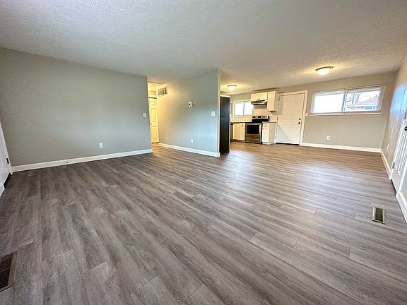 3rd image of 401 Orangewood Dr