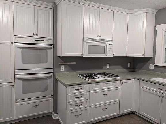 Double ovens, gas cooktop range