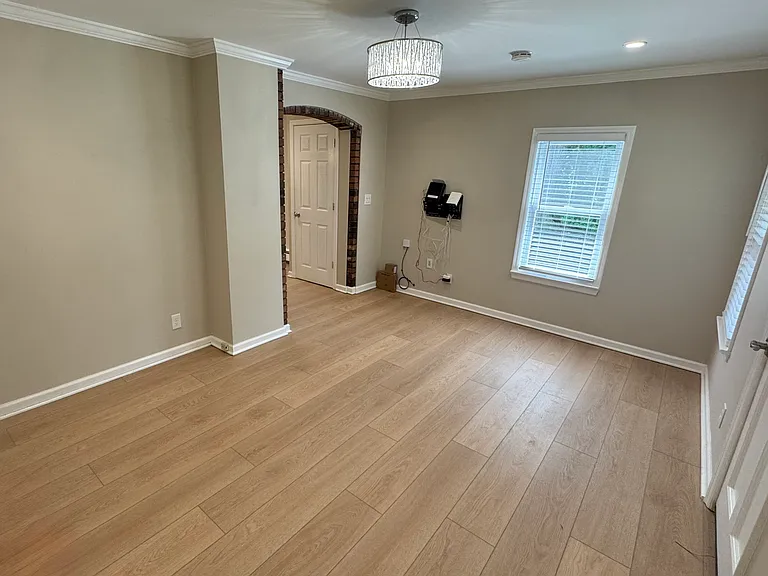 8 McKay Ln — Photo 2