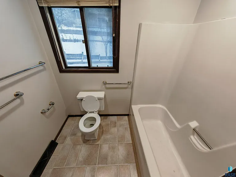 4504 S Cliff Ave — Photo 8