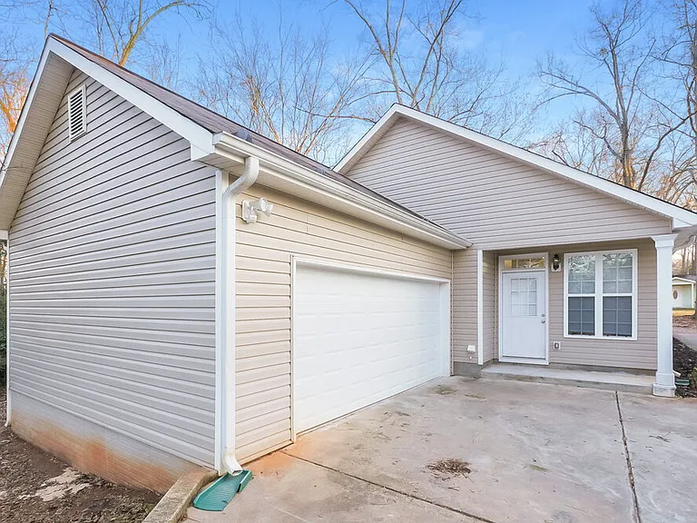 120 Carver St — Photo 16
