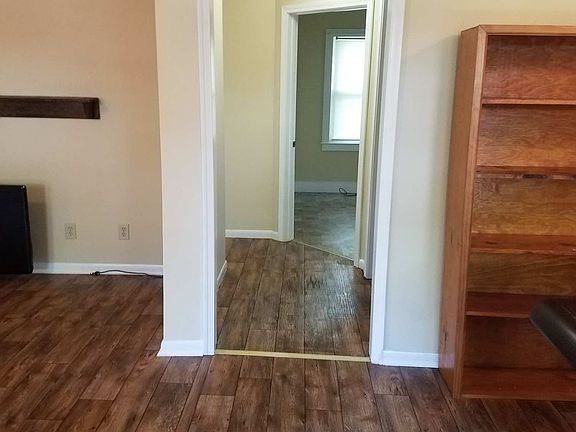 5th image of 205 E Saint Petersburg St