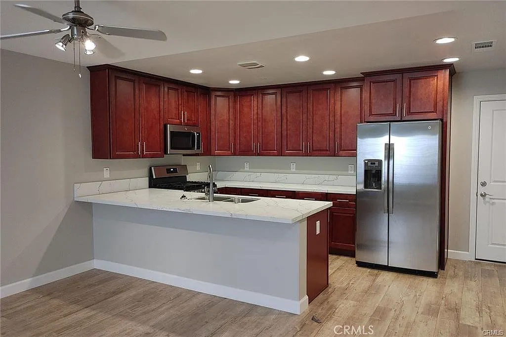 3 bed, 2.5 bath, 1465 sqft, $3,050 — Photo 4