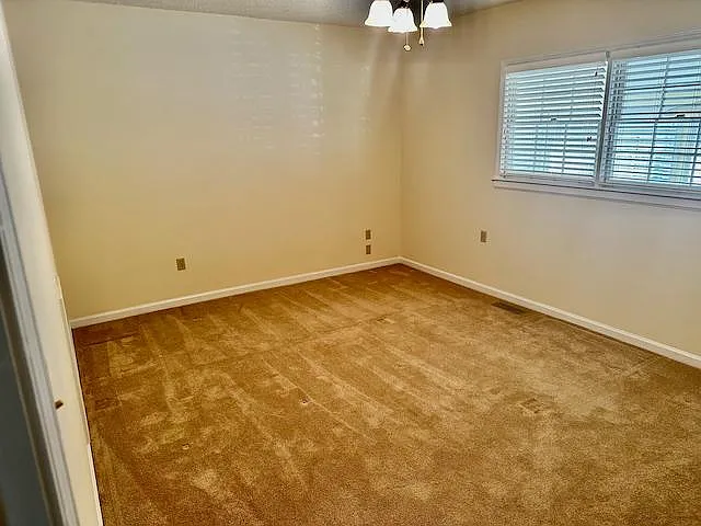 502 E Tombigbee St #B — Photo 6