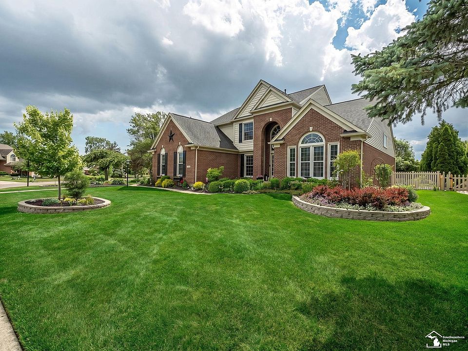 1st image of 816 Regents Park Dr