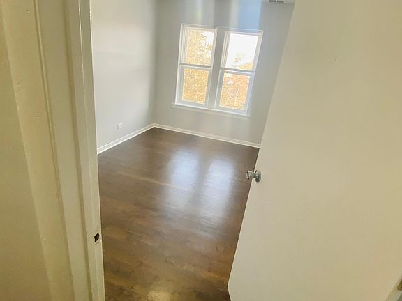 5th image of 4505 N Malden St APT 2A