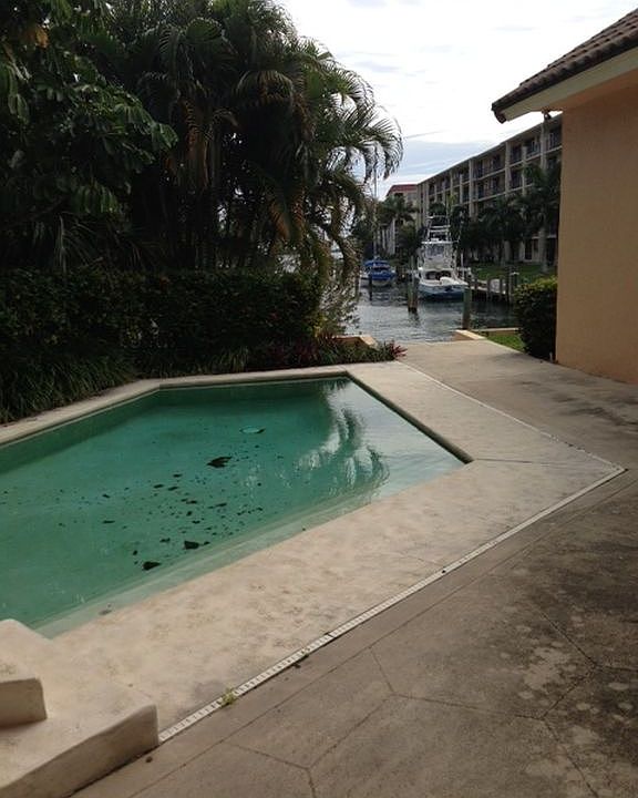 pool and jaccuzzi