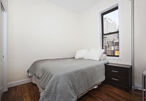 4th image of 403 E 90th St APT 4R