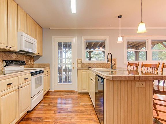 5th image of 2756 Hillbrook Dr