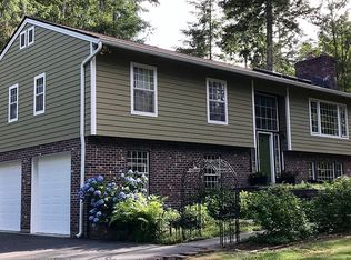 1040 Lummi Dr, Fox Island, WA 98333