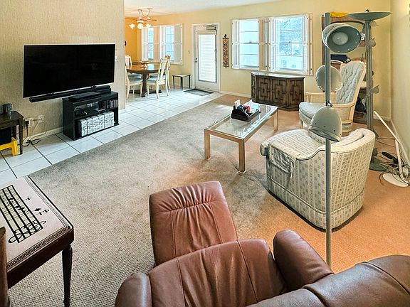 4th image of 2068 Ventnor P #2068