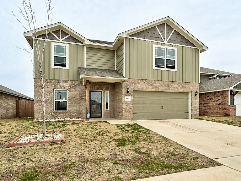 1609 Maroon Dr — Photo 3
