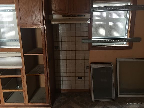 5th image of 5147 S Wood St