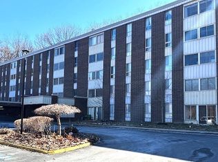 3068 Kent Rd, Stow, OH 44224