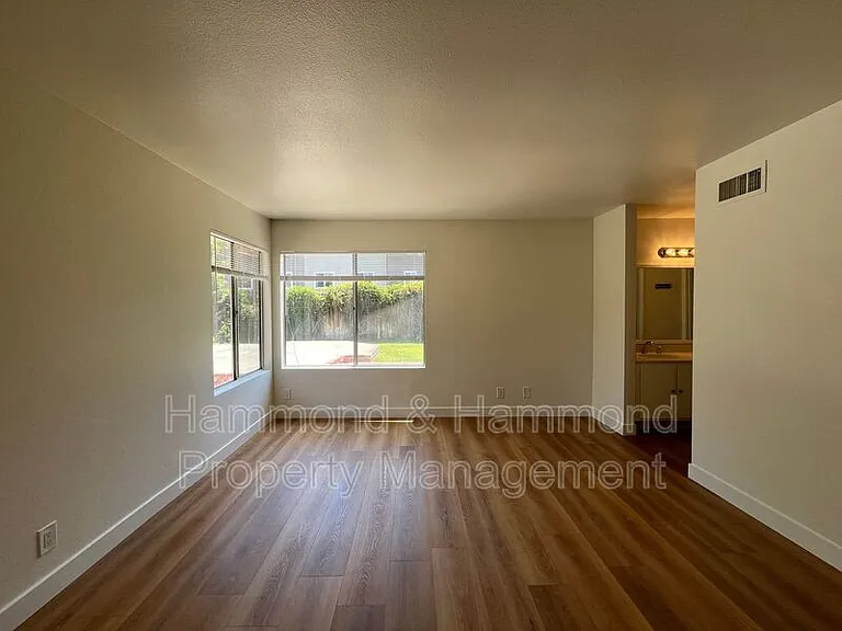 21812 Vintage St — Photo 21