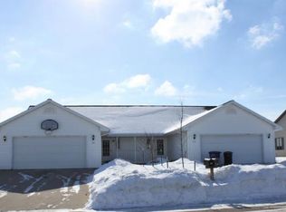 116 Green Way Dr, Combined Locks, WI 54113