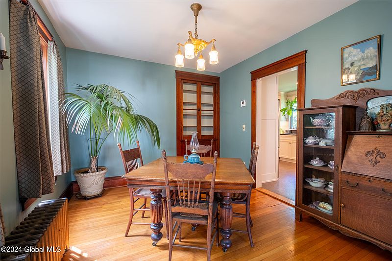 5th image of 4 Buell Avenue