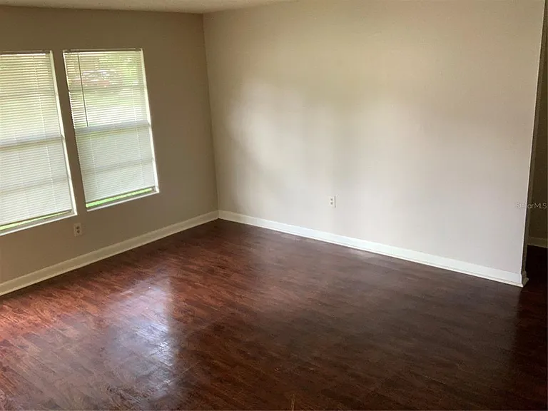 1089 Old South Dr — Photo 2