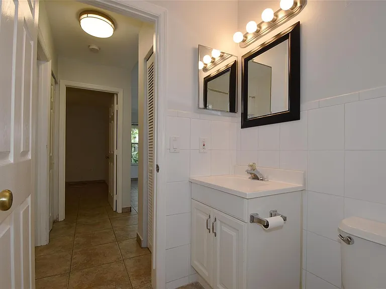 501 SW 17th St — Photo 11