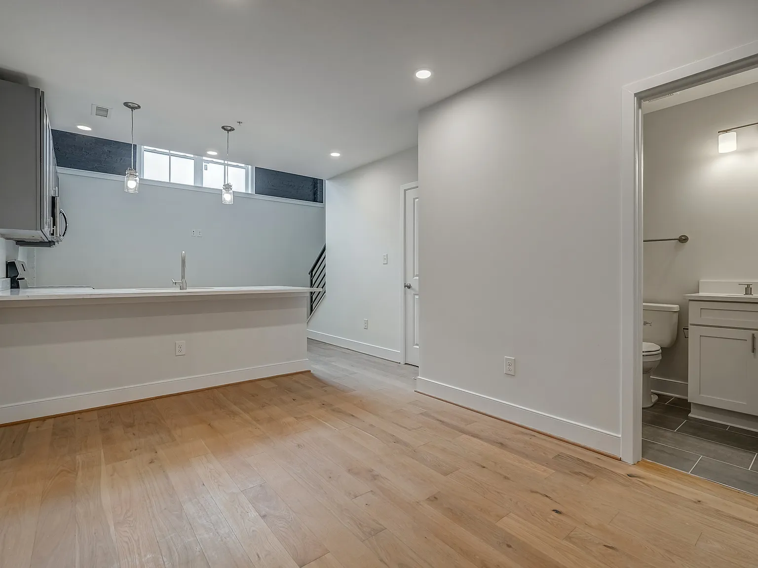 2 bed, 1033 sqft, $2,175 — Photo 4