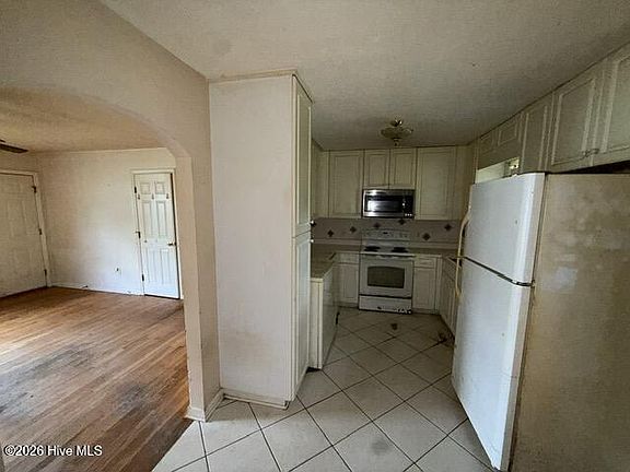 2nd image of 1005 Lord Thomas Road
