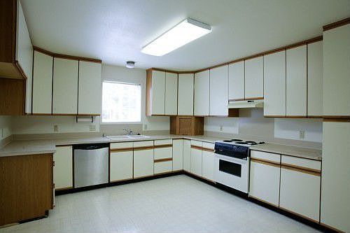 3rd image of 401 Morse St