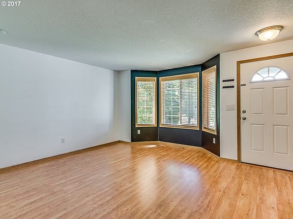 4th image of 10709 NE 25th Pl