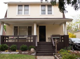 8385 Harding Ave, Center Line, MI 48015